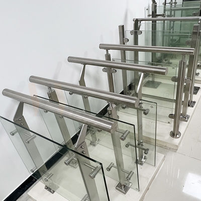 Grado 201 columna de acero inoxidable de la verja de la fabricación de metal 304 316 para la cerca de la escalera