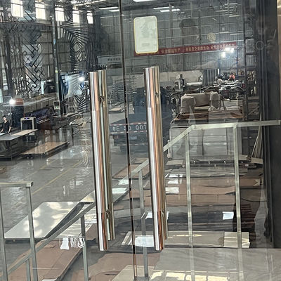 El espejo de acero inoxidable de la fabricación de metal de los colores primarios acabó la fabricación de encargo del tirador de puerta