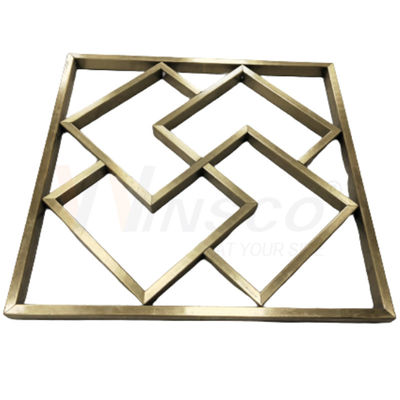 Arte abstracto geométrico de acero inoxidable modificado para requisitos particulares de la escultura de la pared de la fabricación de metal del oro del titanio