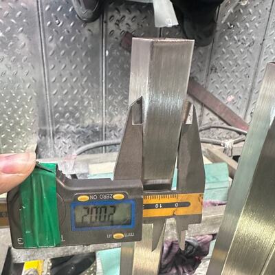 Tubo de acero inoxidable 316L longitud estándar 2m 3m 5m 5.85m 6m 12m Tubo sin costuras para aplicaciones químicas y marinas